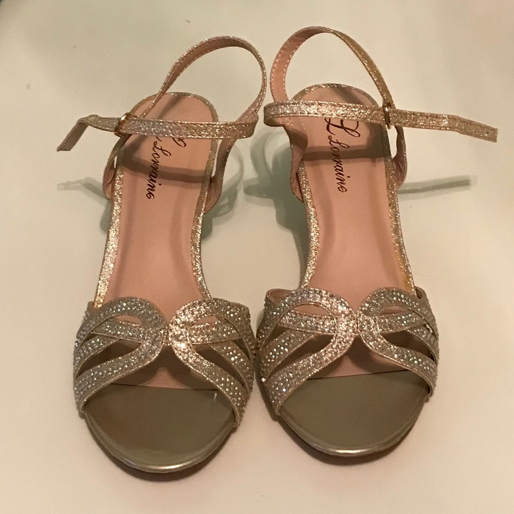 NWT Children’s size 4 (women’s size 6) gold heels